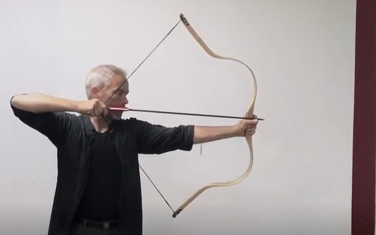 非常还原尼雅角弓的长梢层压弓了,马耳他大叔试射来自akos弓箭的中国