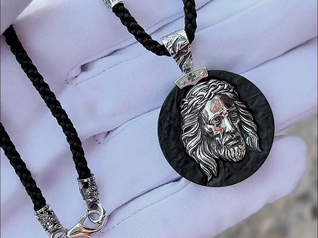 圆型乌木吊坠圣牌