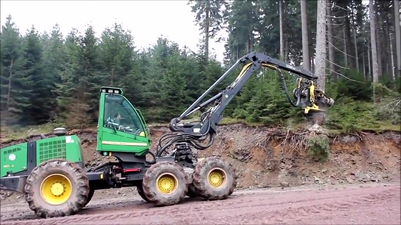 精彩实拍外国的砍树机器,看完影片砍树工人要找工作了!