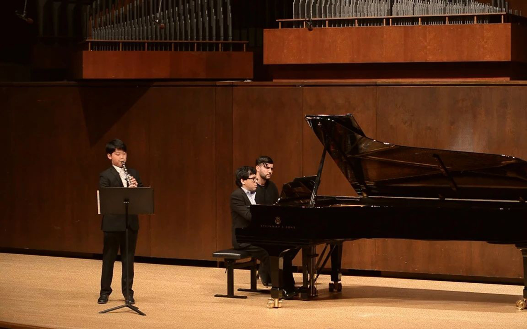 12岁韩裔少年独奏拉博的单簧管《竞赛曲》