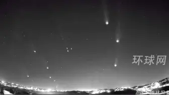 约旦博主拍下伊朗导弹群划破夜空袭击以色列罕见画面，导弹群进入末段飞行，助推器分离连续闪光似烟花