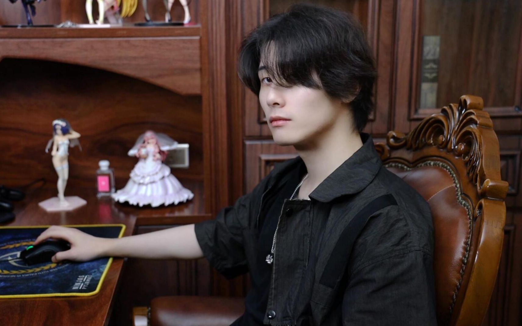 【纯黑】我不做大哥很多年了