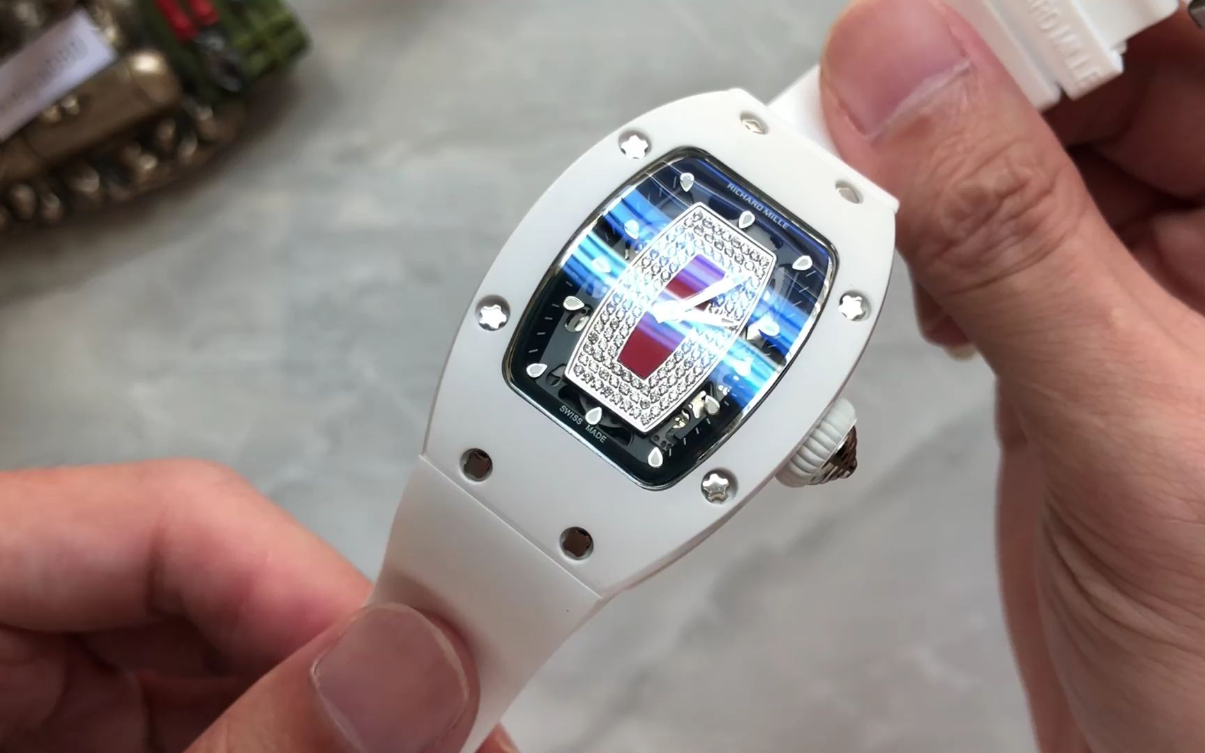 rm理查德米勒米尔红唇酒桶形白陶瓷壳rm 07-01