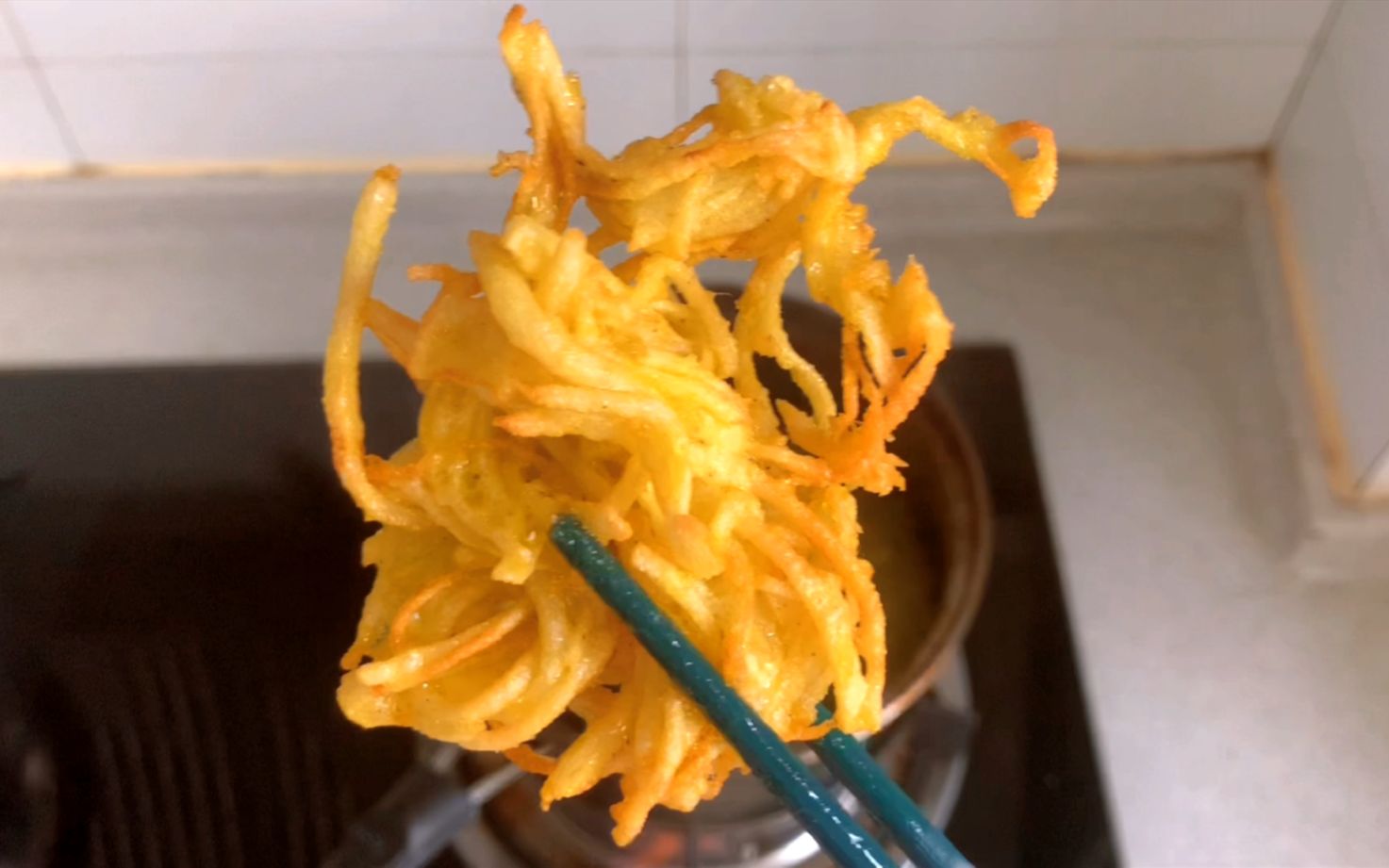 汉中地道美食浆水菜稀饭 葱辣子 洋芋夹夹