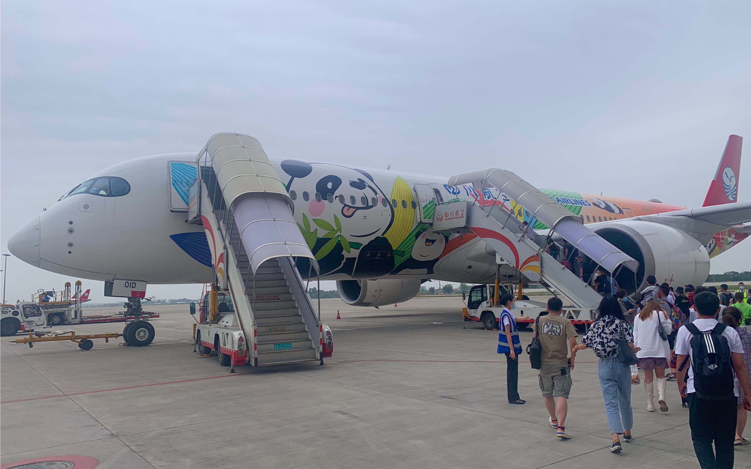 川航3u8757 airbus a350-941 ctu- syx推出滑行,起飞,降落视频