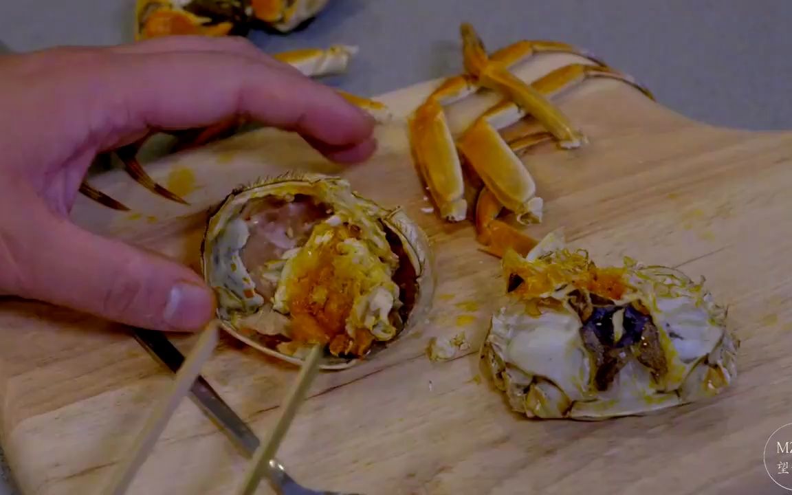 德国人是如何处理螃蟹的?全自动机械化剥蟹,一天就能剥十万只!