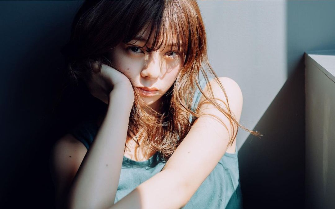 审美提升103|极致的青蓝调日系胶片灰人像写真 丨 日本摄影师泽村洋兵