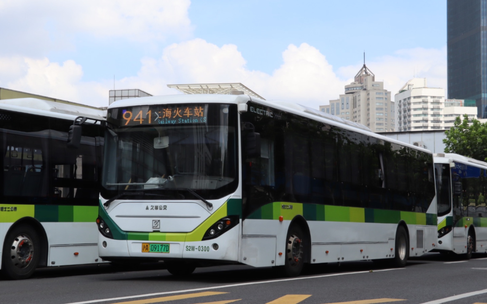 串联两站·长宁老牌|上海久事公交巴士二公司941路 虹桥东交通中心