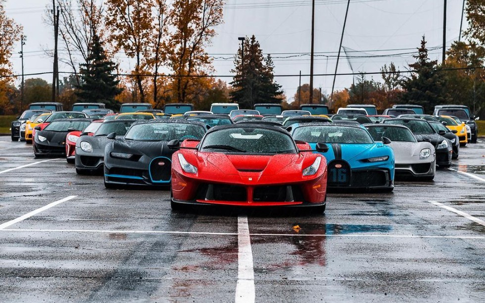 这超跑车队太强了全是神车拉法都有四辆!