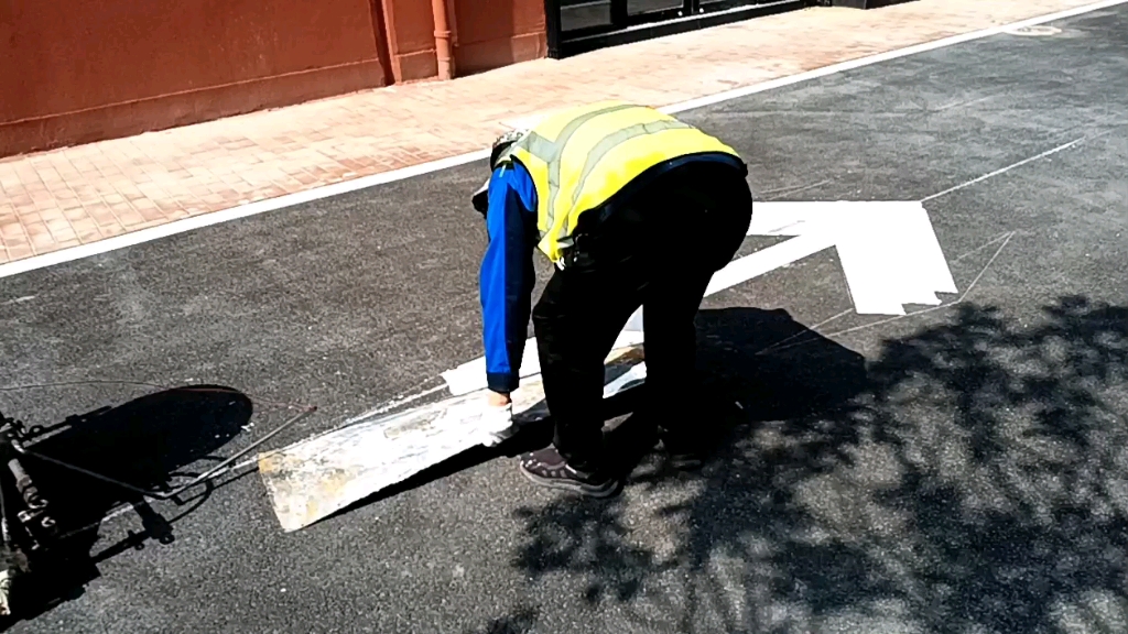 上海地面标线施工单位,道路热熔划线(嘉兴)公司