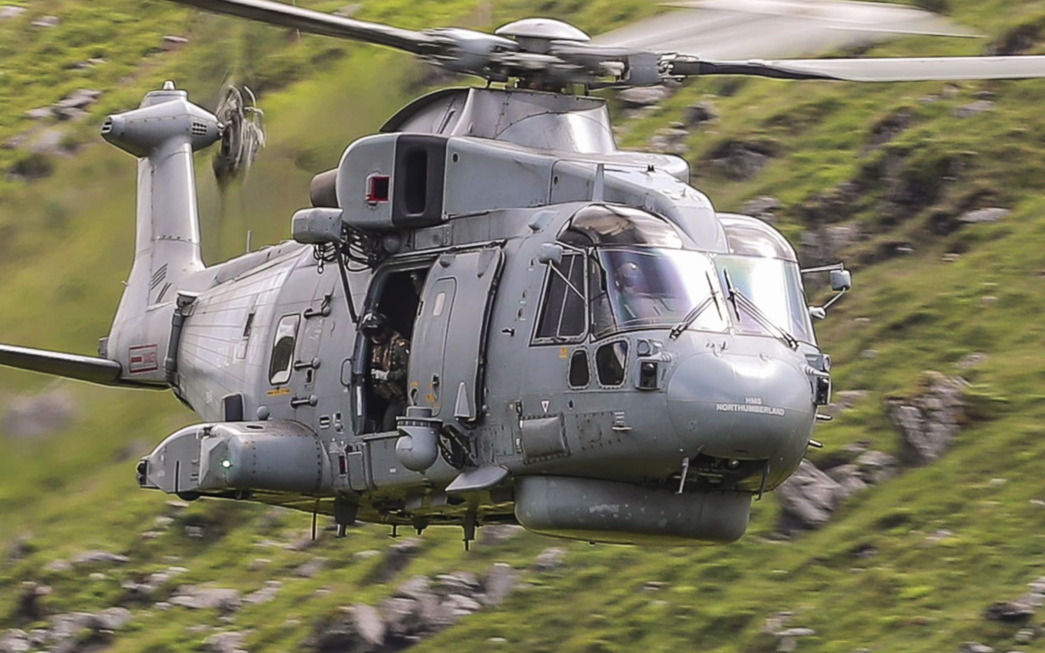 AW-101直升机图片