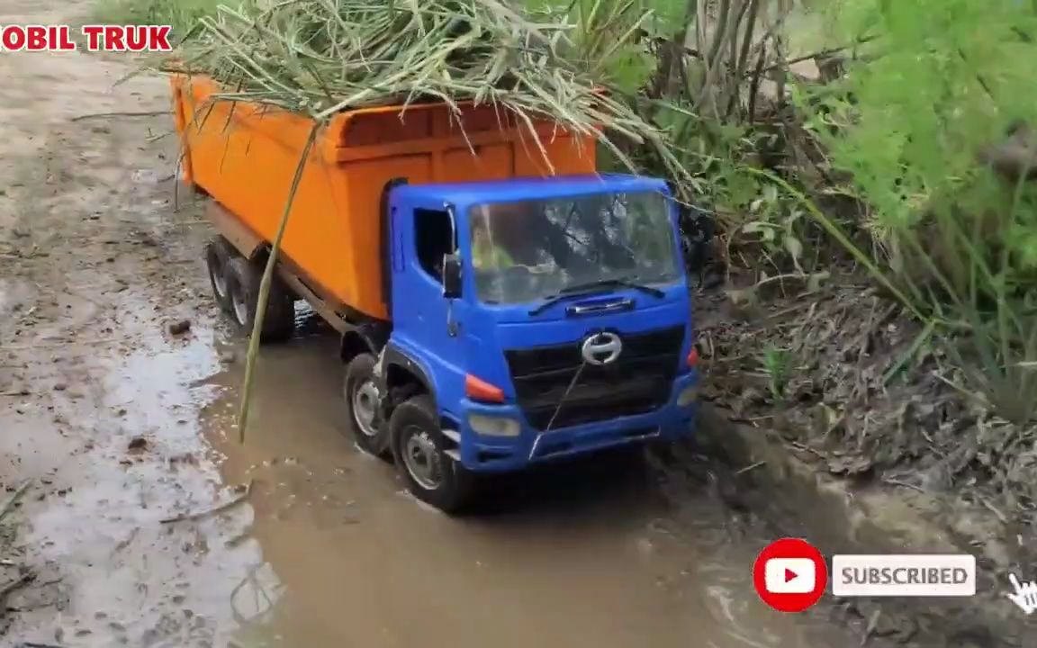 [图]【高能遥控车】大卡车今天一反常态 运送干草