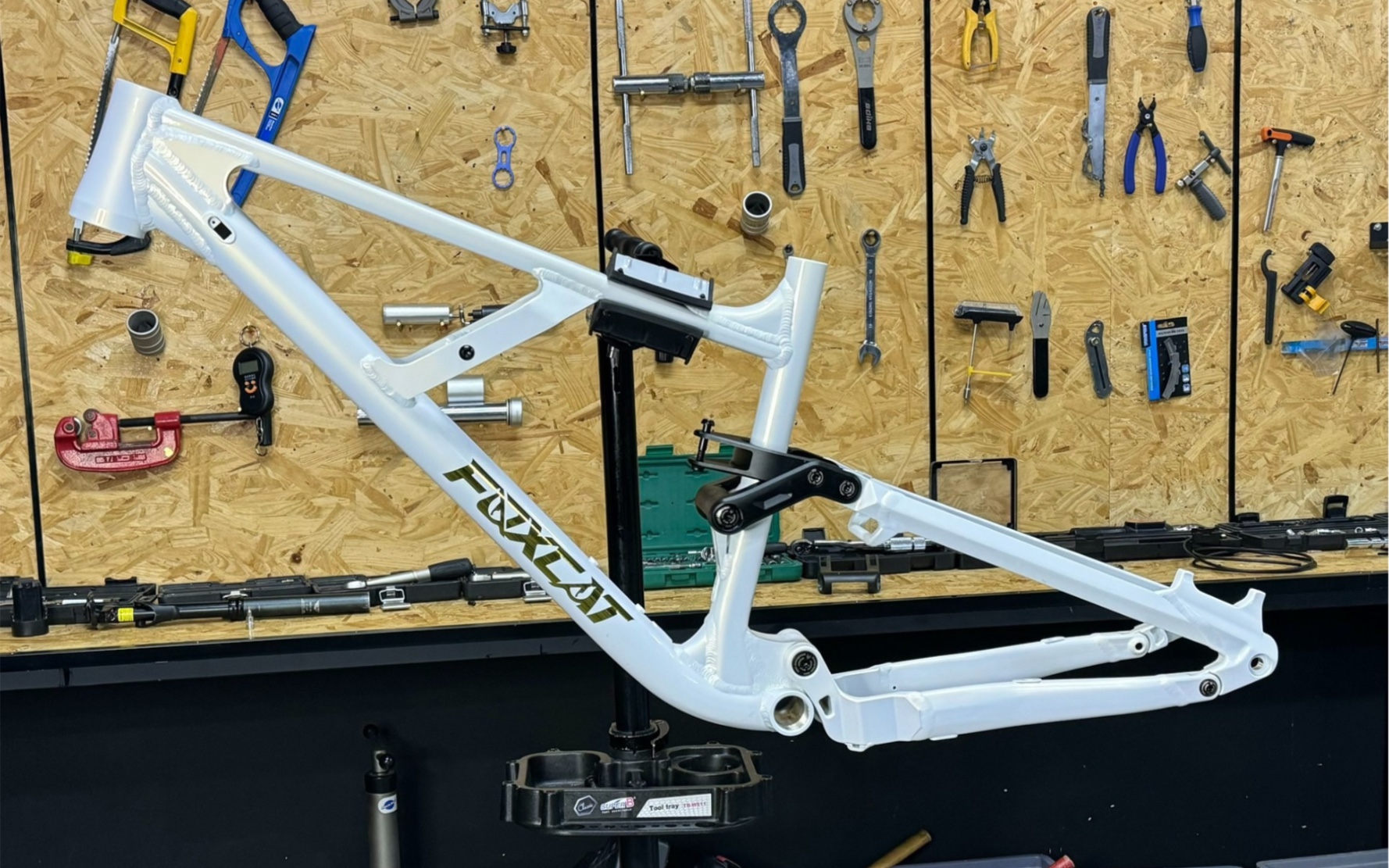 foxcat山猫软尾车架装车,装一半出大问题