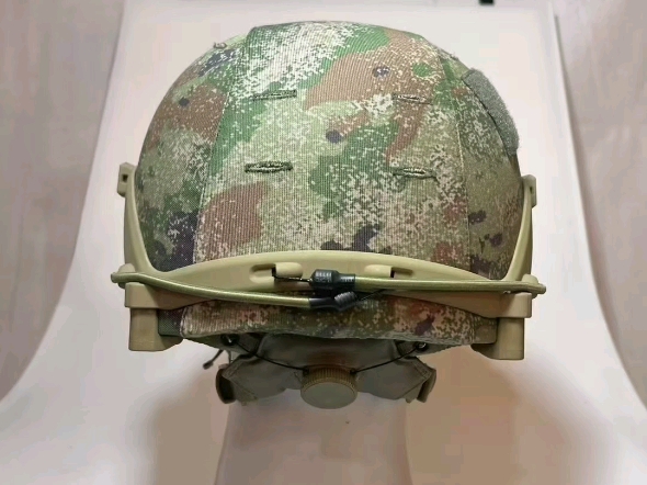 好男儿保家卫国联博迷彩头盔欣赏