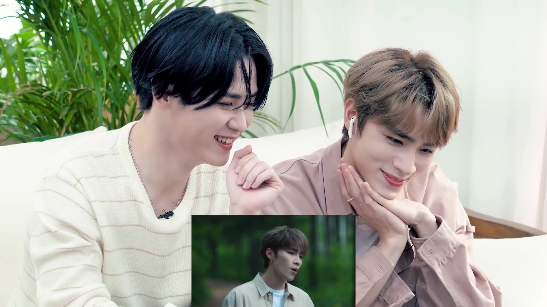 [图]WayV-KUN&XIAOJUN '这时烟火 (Back To You)' MV Reaction