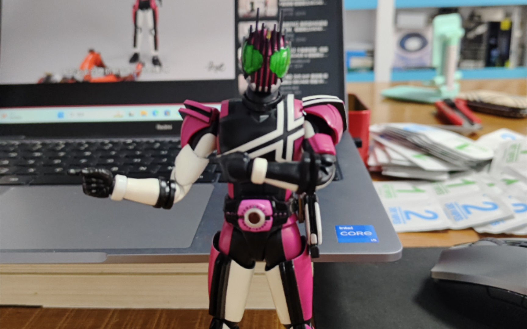 假面骑士品红帝骑真骨雕整合现场