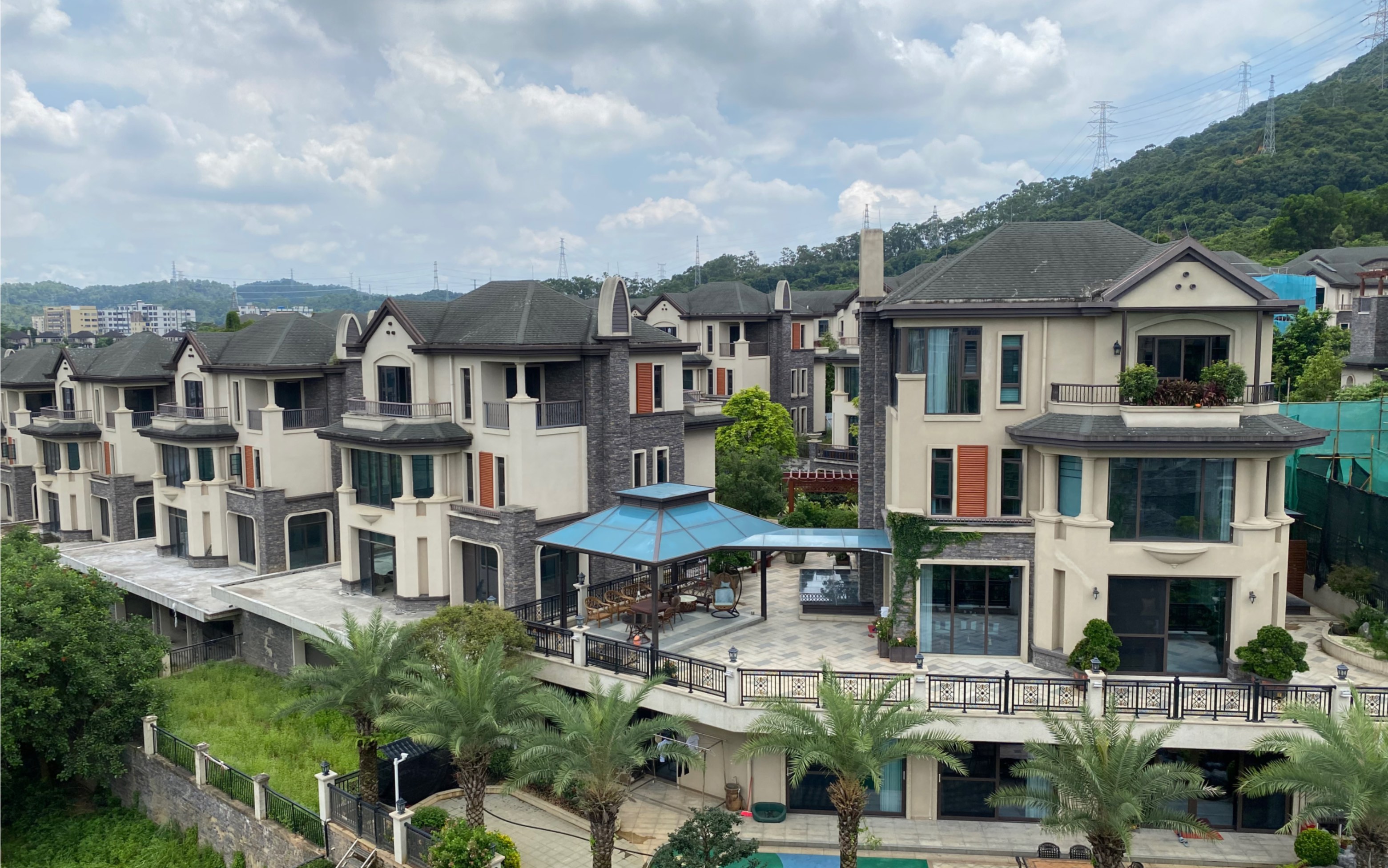 靠近深圳独栋别墅 曾经价值上千万 如今含泪亏售 赠送超大花园带精