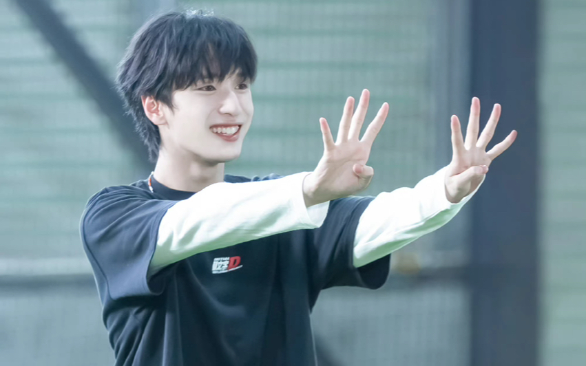 严浩翔 少企 足球