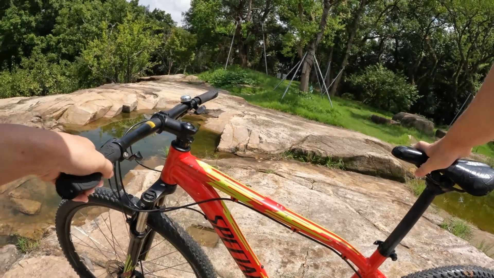 闪电650b,但是跑去乌山越野