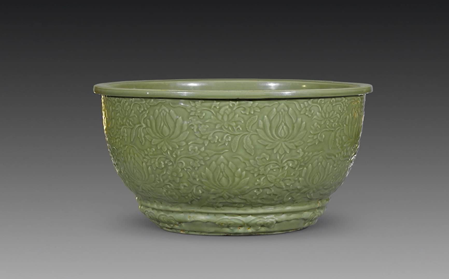 龙泉青瓷瓷物志元末明初龙泉窑暗刻花卉纹卷缸