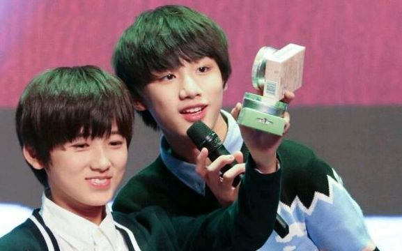 【TF家族圣诞奇幻夜】爱奇艺后台探班 TFBOYS师弟初亮相人气爆棚哔哩哔哩bilibili