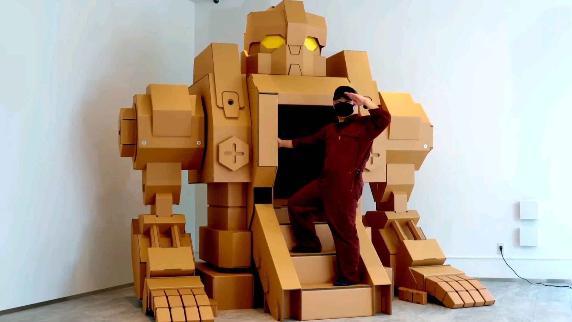 巨大纸壳机器人