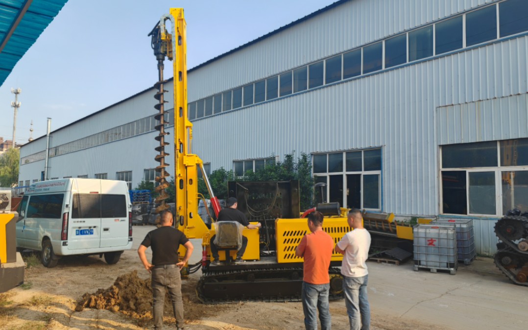 沙漠戈壁滩光伏打桩机-济宁鲁邦重工有限公司