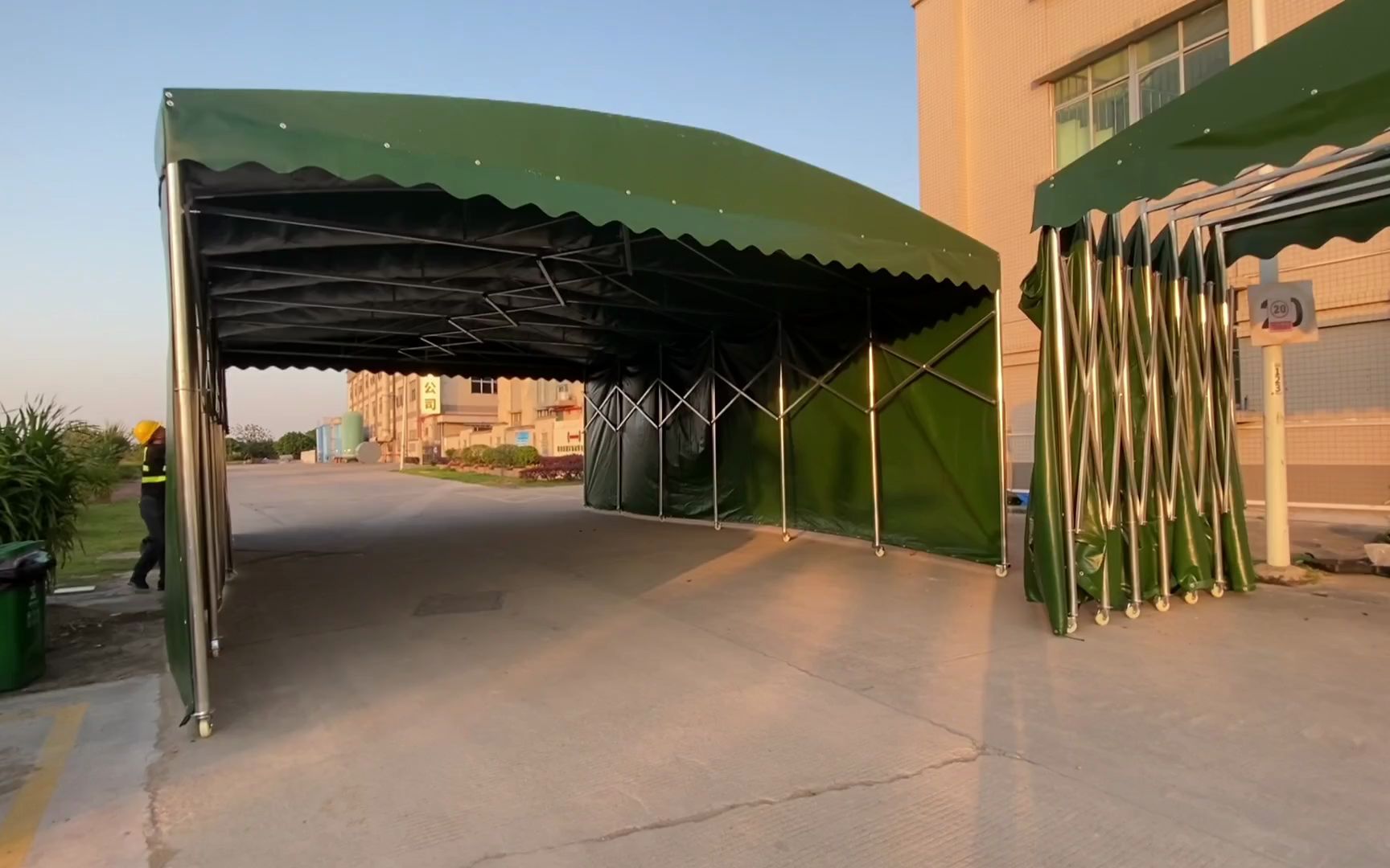 贵港港北观景台伸缩遮阳棚-仓库推拉遮阳蓬-活动伸缩厂房雨篷-湘粤