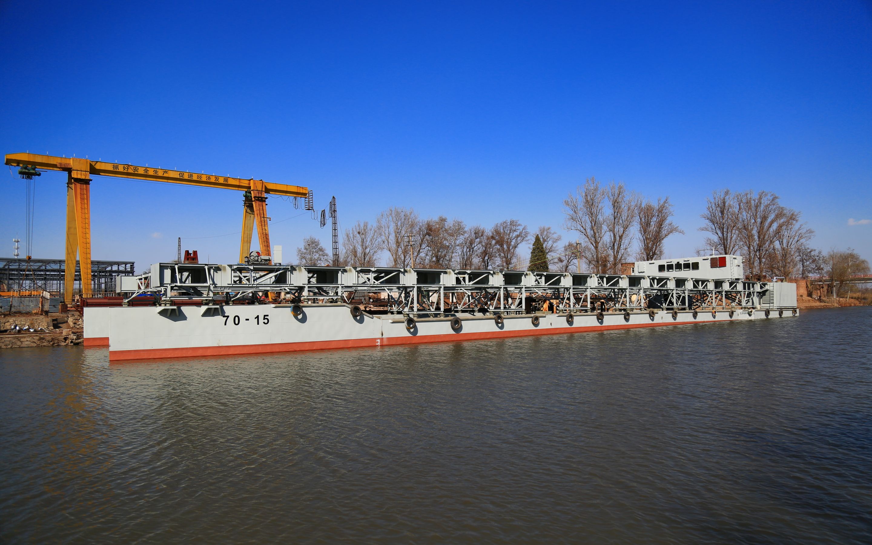 70m组合自航钢体船_01