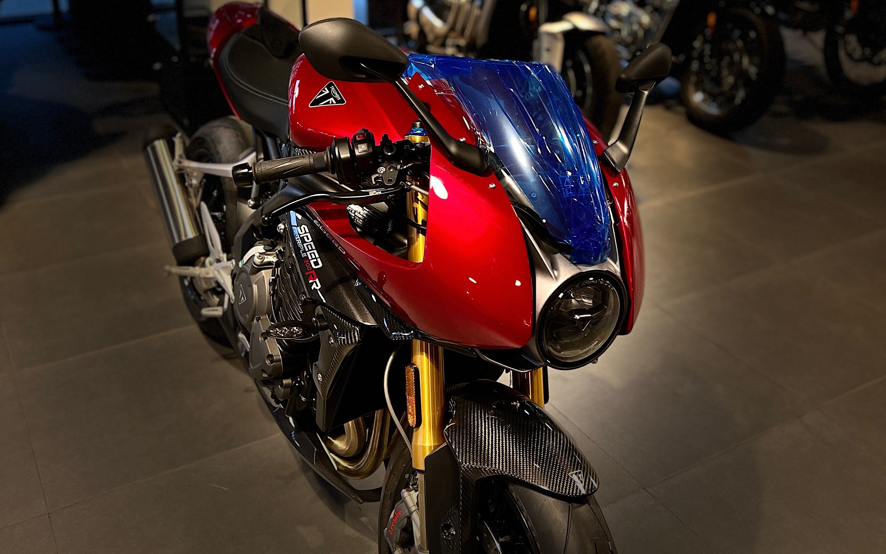 凯旋 speed triple1200rr 复古跑车