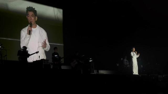 演唱会两个半小时,这两个半小时我不是谁的老公,不是谁的爸爸,只是我