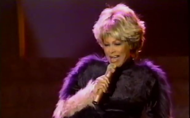 [图]【007:黄金眼主题曲】Tina Turner - GoldenEye (Live 1995 Billboard Awards)