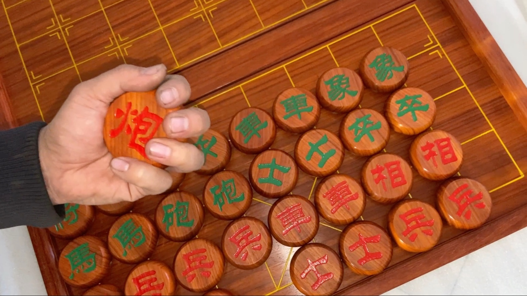 一套象棋棋盘,和孩子对奕,和老人消磨时间,#折叠棋盘套装 ,方便携带