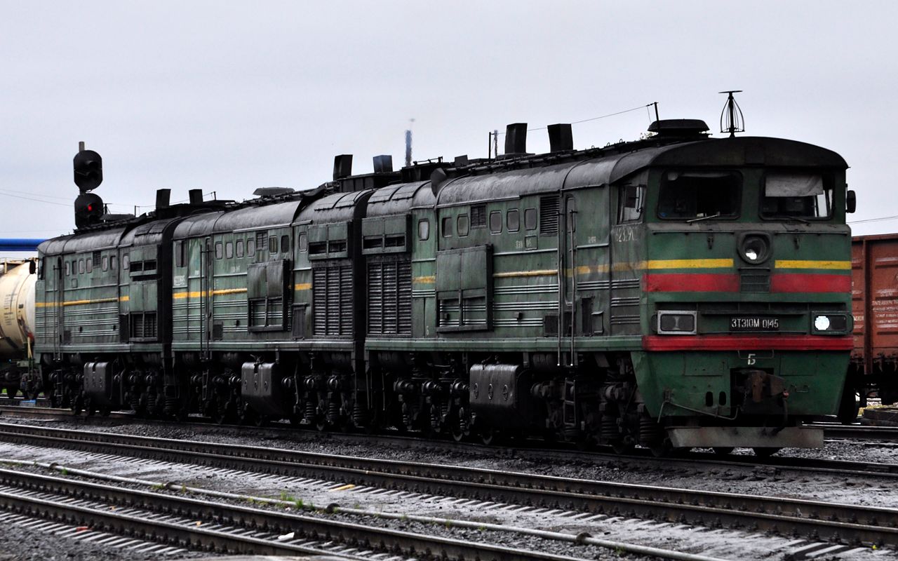 搬运世界铁路2te10v型和3te10m型内燃机车的缝合怪3te10m0145号机车