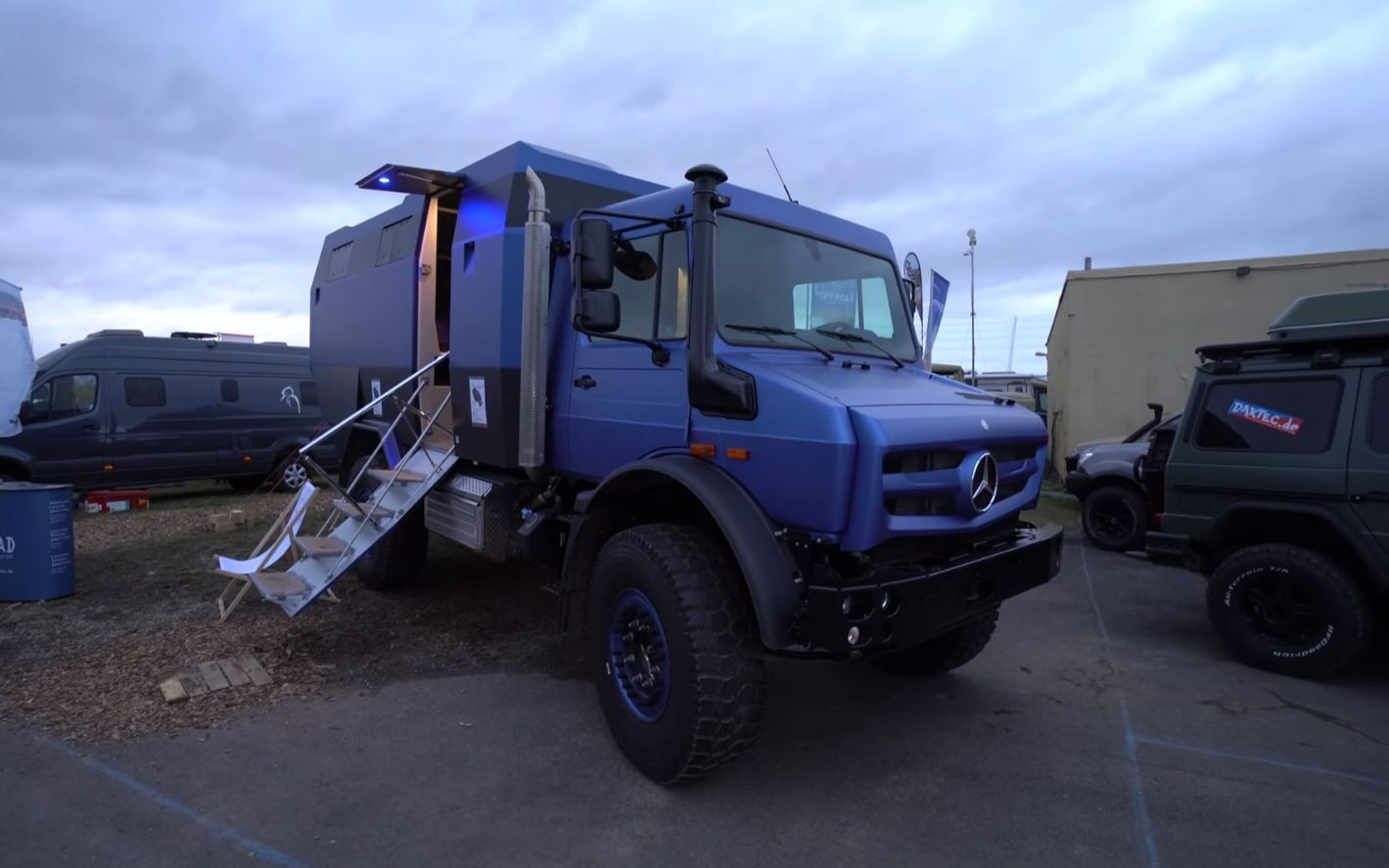 价值62万欧 全碳纤维乌尼莫克4x4越野房车(机翻字幕)_哔哩哔哩_bili