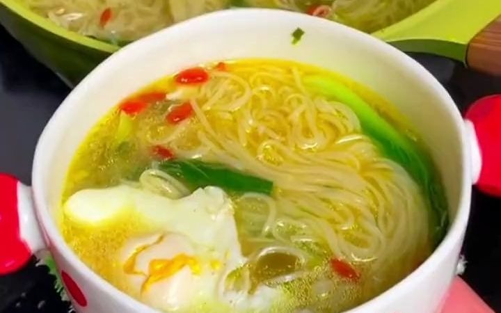 三分钟搞定一碗热乎乎的高汤面,汤鲜面滑分量还大