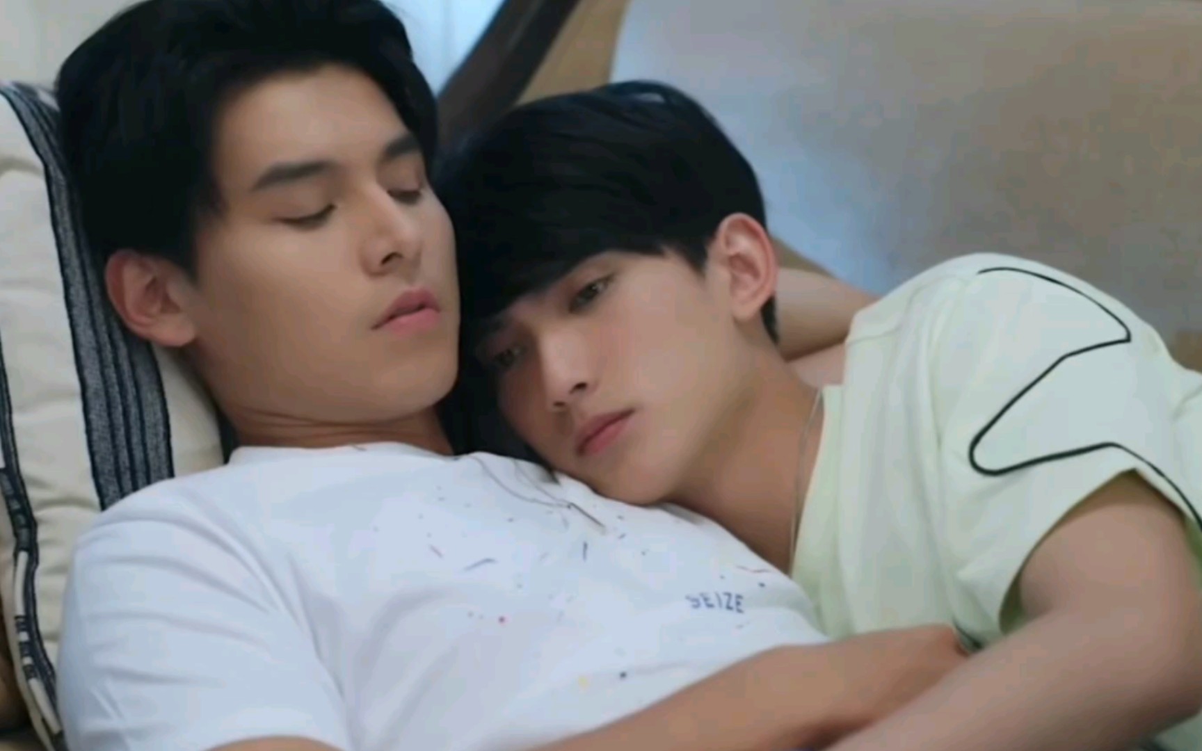 与爱同居2〕没看懂你俩是朋友还是情侣?