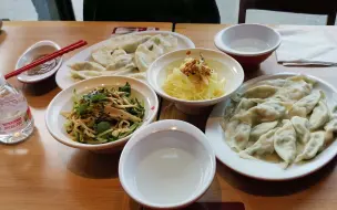 Скачать видео: 第1次吃喜家德饺子，虽然比普通店贵，但是味道和食材没得挑剔