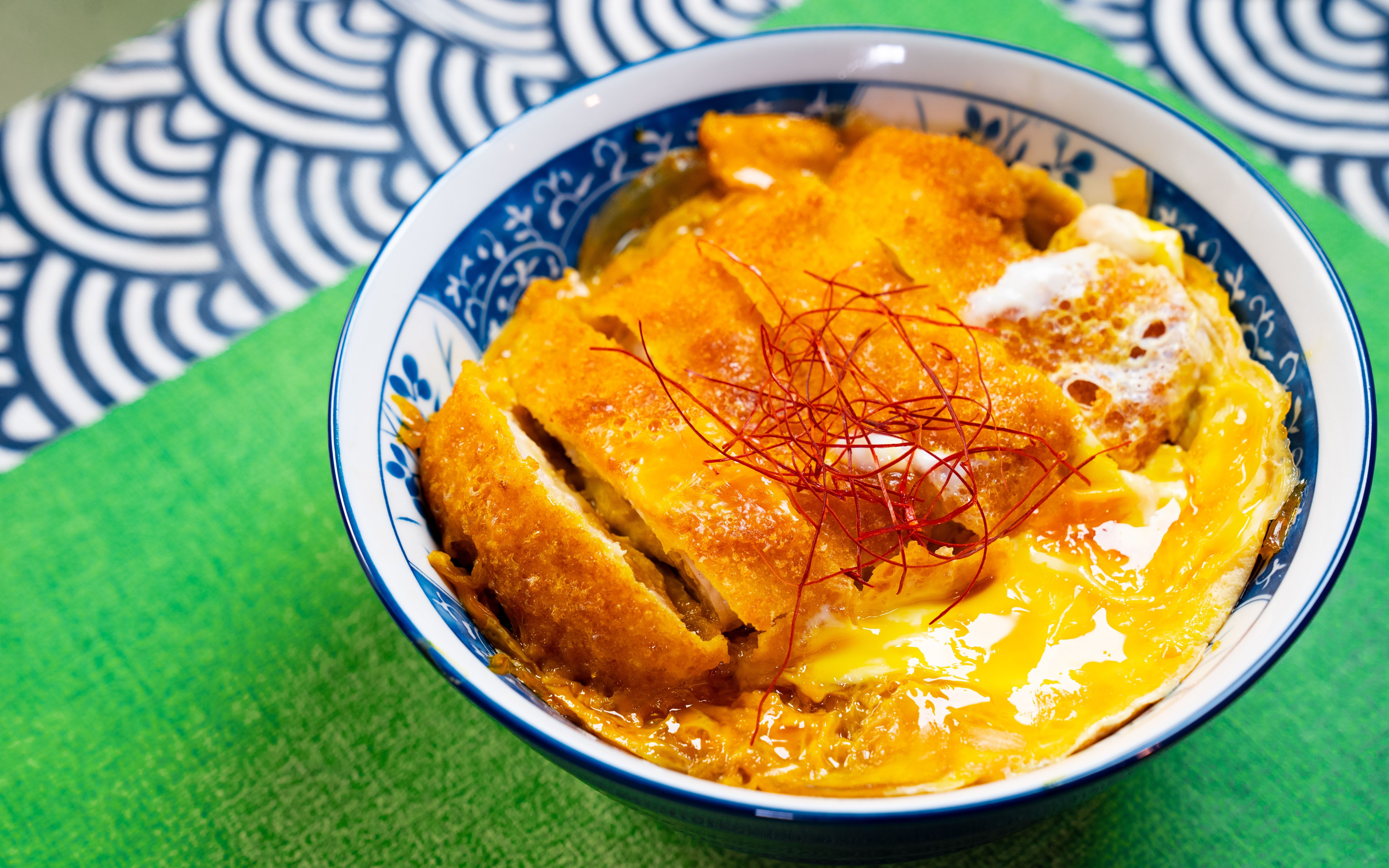 【爆浆炸猪排盖饭】这只是一碗10元的普通盖饭