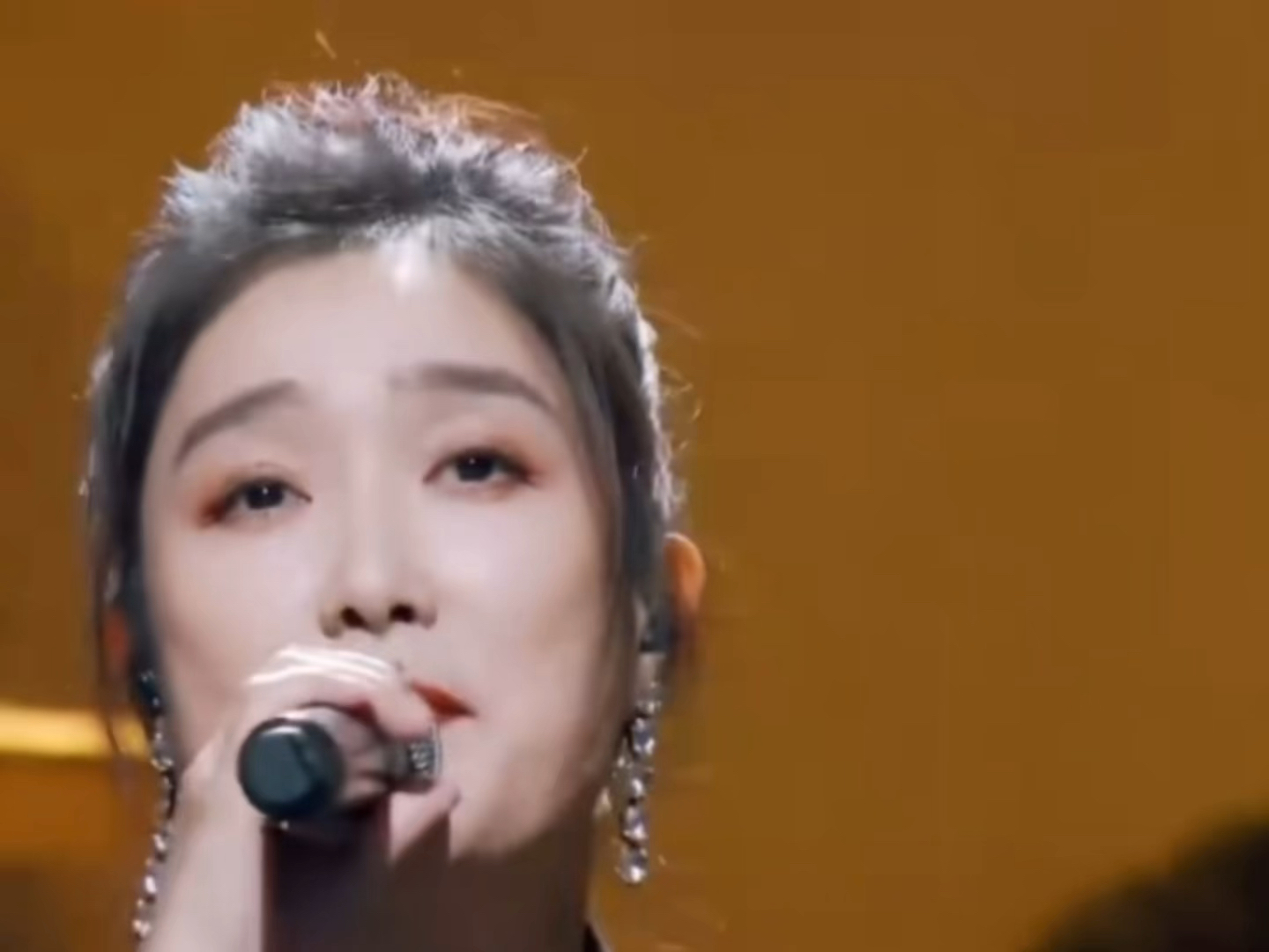 【凤凰传奇|杨魏玲花|成长向】泥潭之中成长才能发出最耀眼的力量