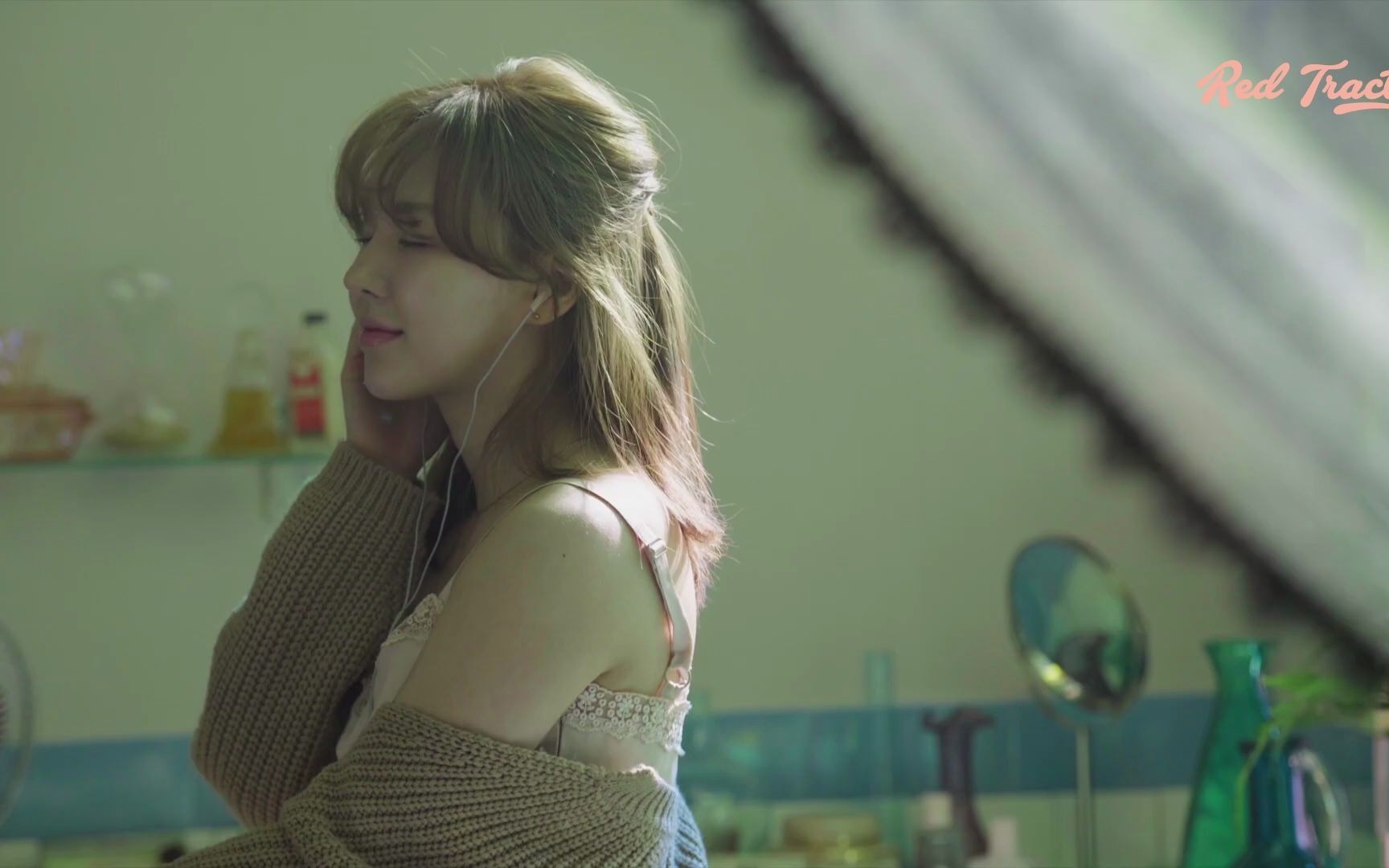 【redtractor_拖拉机】210415 wendy like water mv 花絮 中字_哔哩