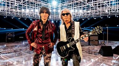 B'z Live-Gym Pleasure 2008 GLORY DAYS_哔哩哔哩_bilibili