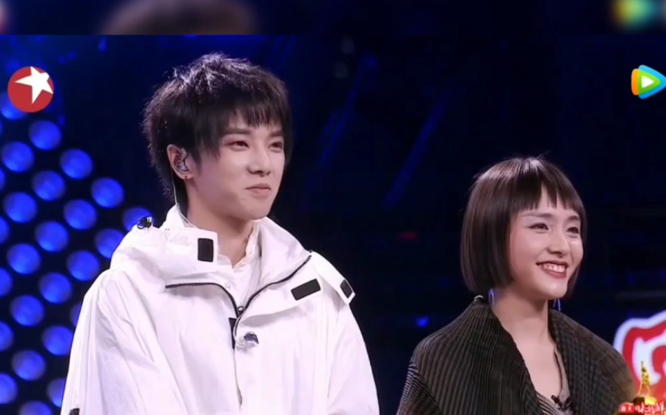 张碧晨华晨宇18年的节目眼神有点甜