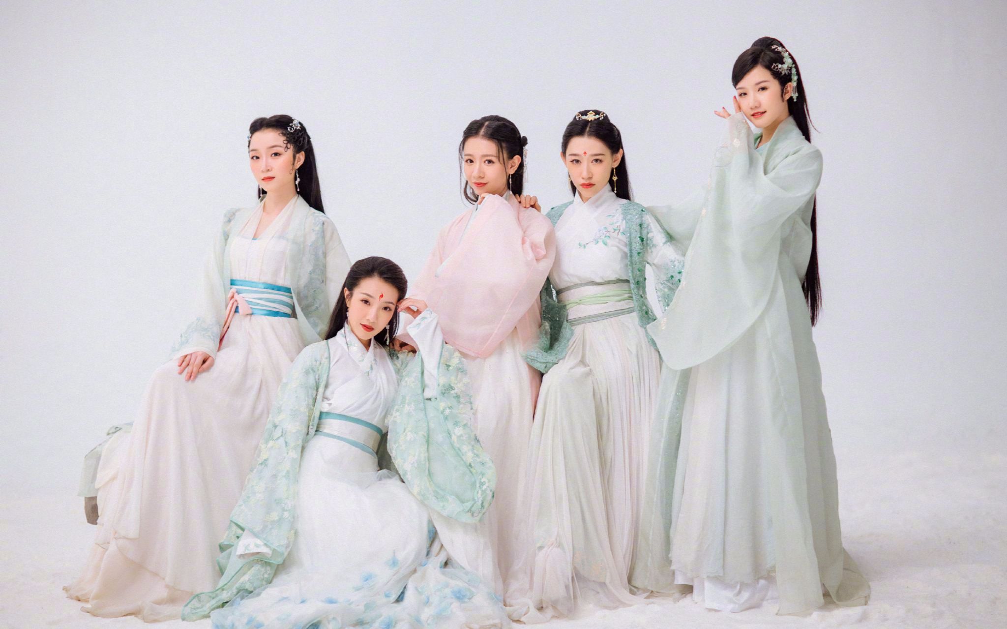 七朵组合青蛇##刘木子# 深圳卫视 全民健身.