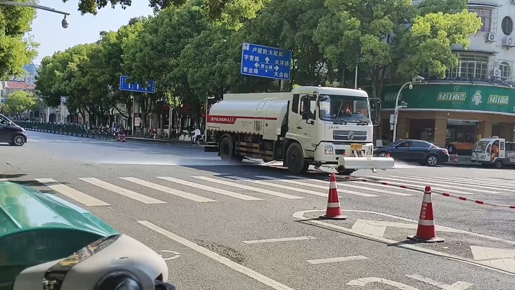 福龙马洒水车 浙kk8659 0408下午