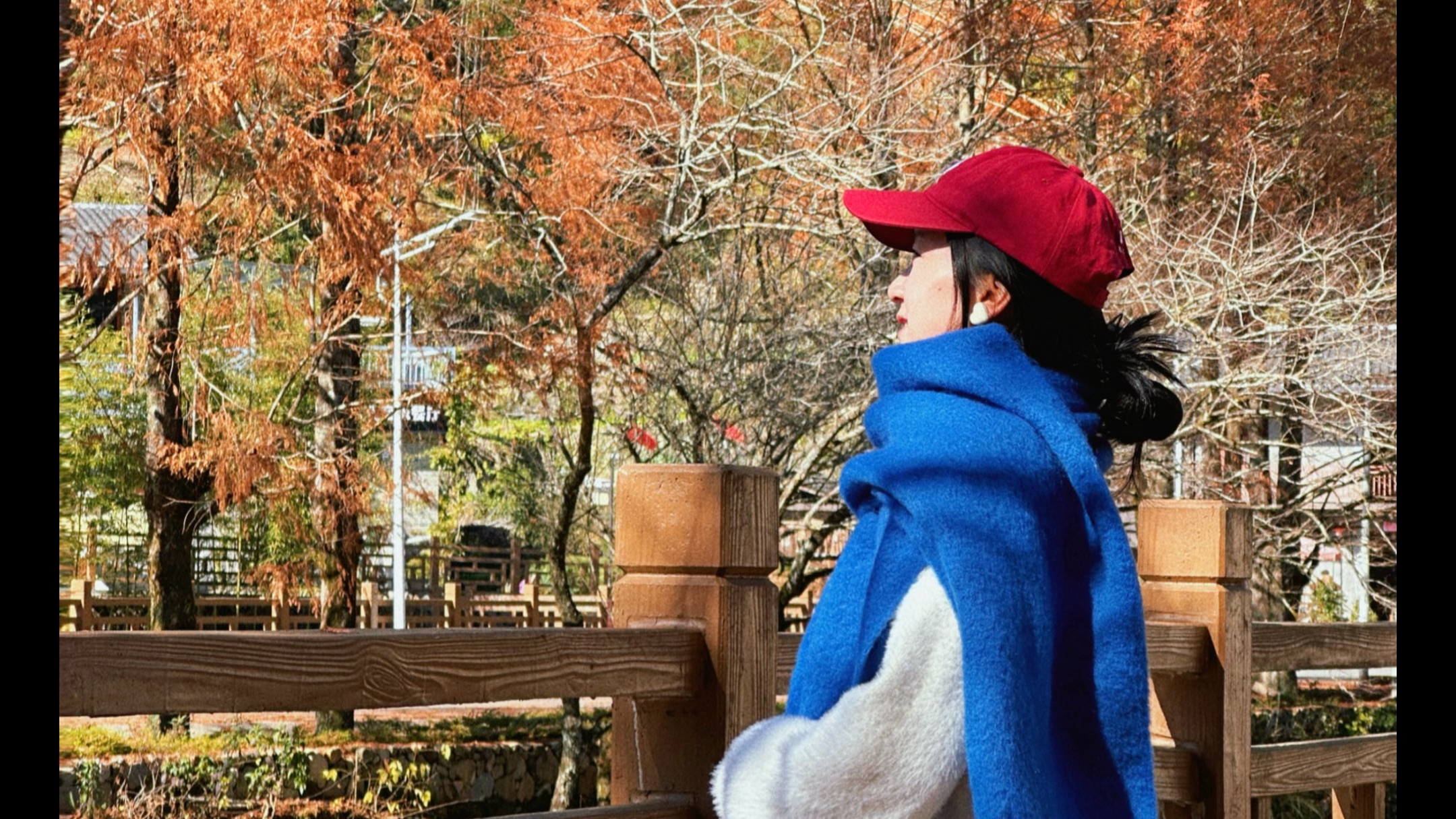 喊你拍照搭子学起来#栏杆拍照#拍照姿势#手机摄影