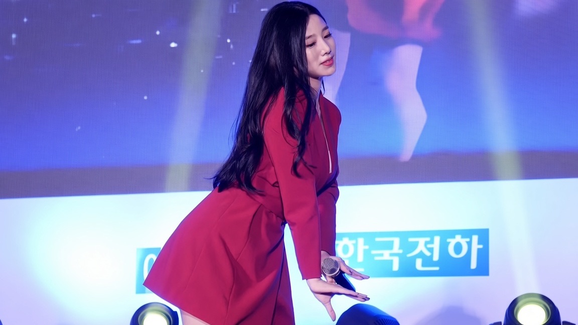 【Johyun 12】红色修身西装式连衣裙，最亮眼的那抹红！