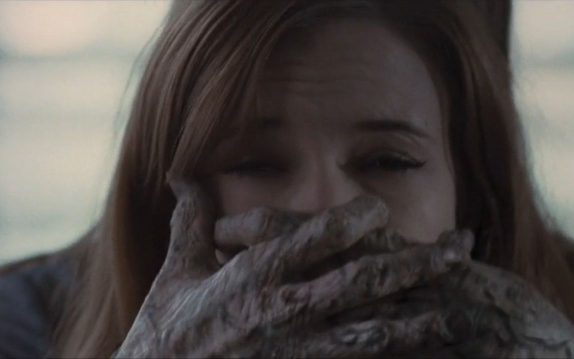 纵火送往精神病院,洗澡时被鬼掐脖后,发现医院的惊天秘密《病院惊魂》