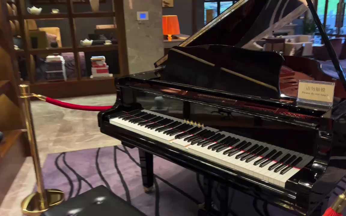 酒店里的自动演奏钢琴,给客户美好的音乐体验