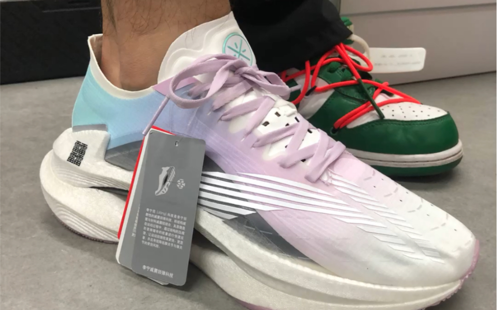 李宁绝影跑鞋棉花糖